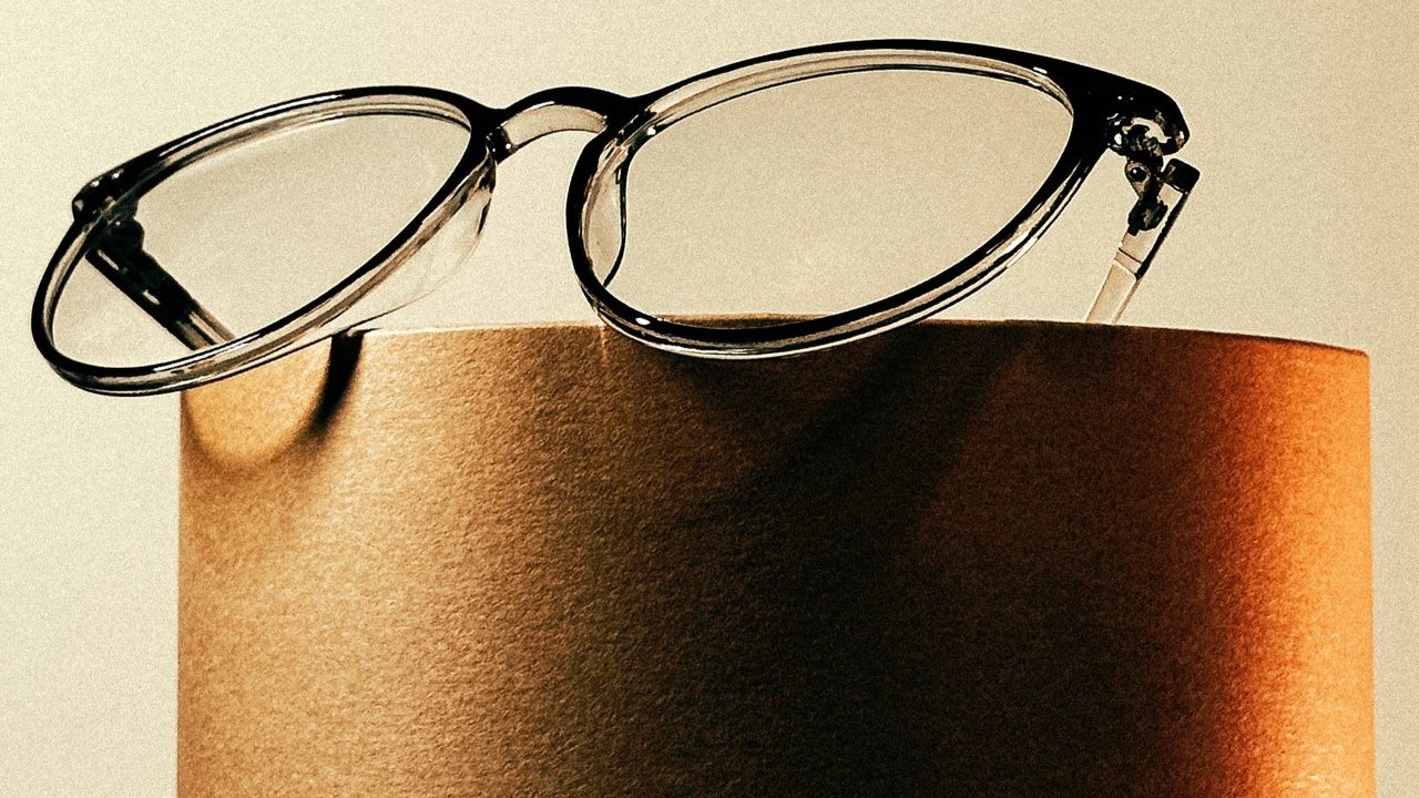 ¿Usar gafas genera dependencia? El mito más extendido en oftalmología, desmentido con evidencia